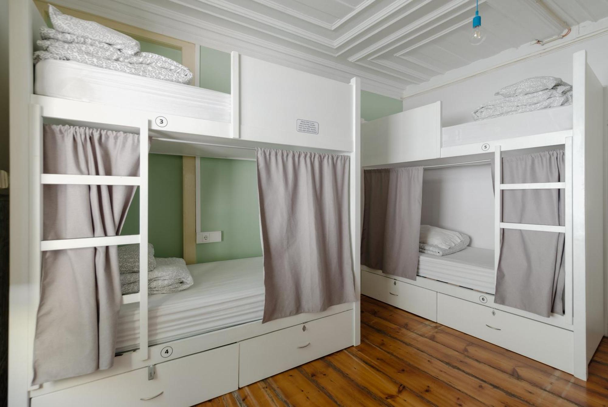 Bed 12-Bed Female Dormitory Room