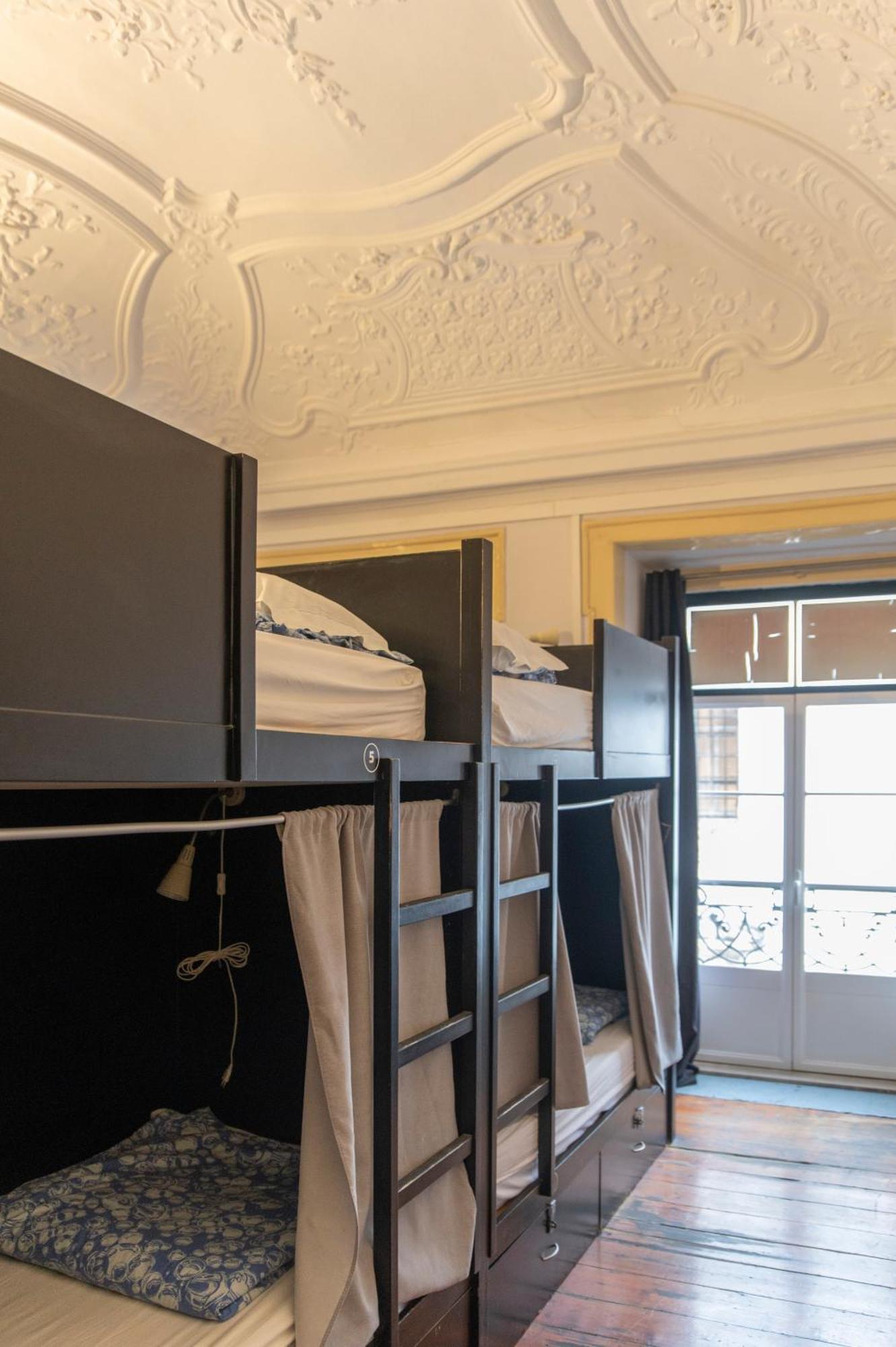 Bed 8-Bed Mixed Dormitory Room